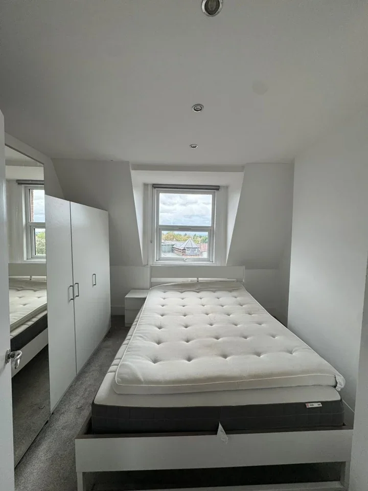 Flat Hadley Green in Greater London