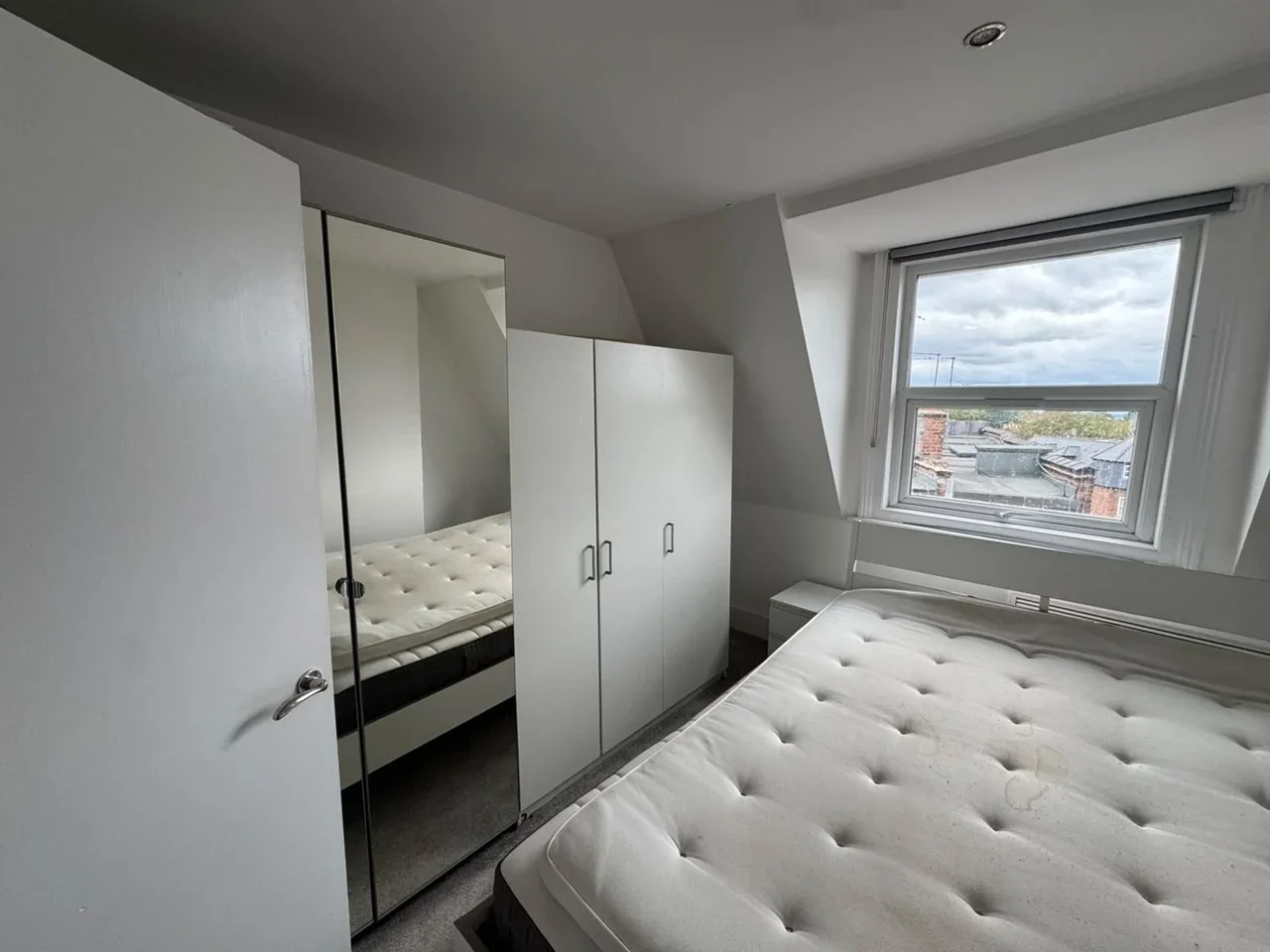 Flat Hadley Green in Greater London