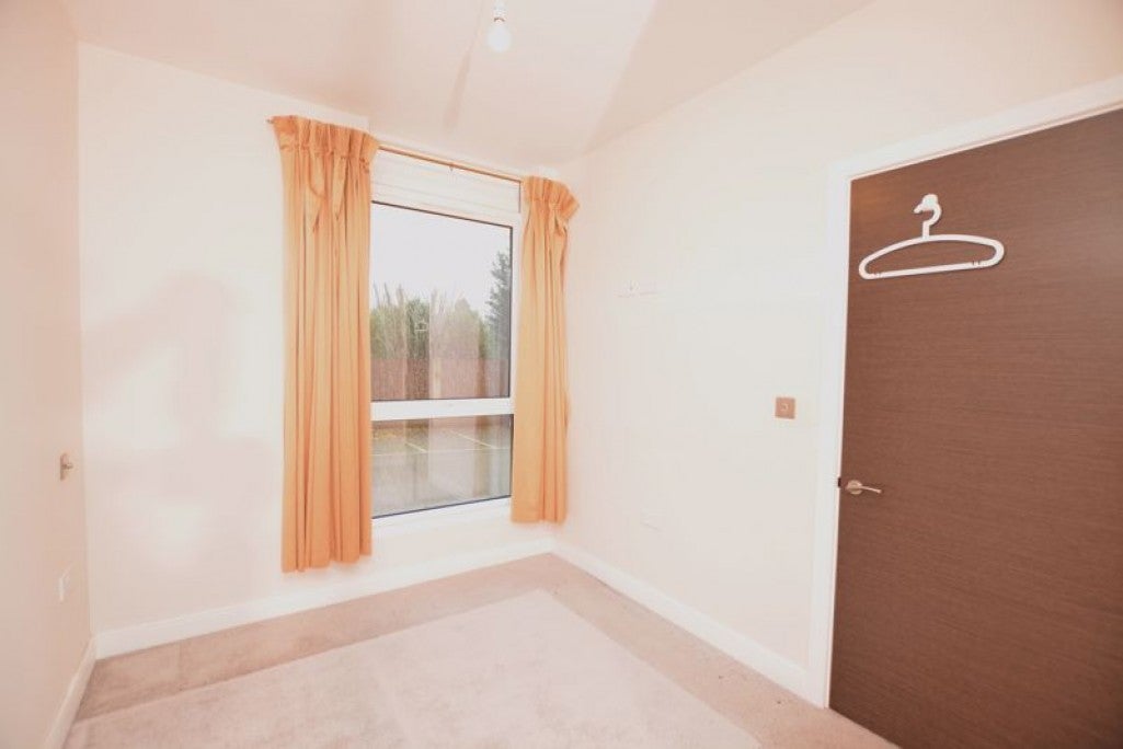 Flat Clivemont Road in Maidenhead