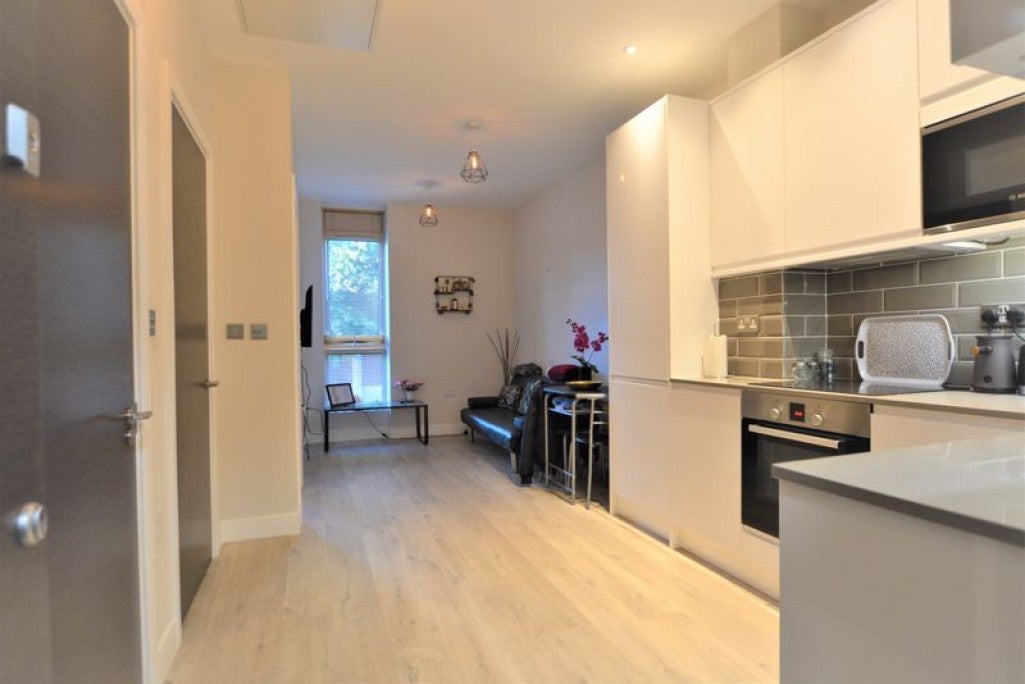 Flat Clivemont Road in Maidenhead