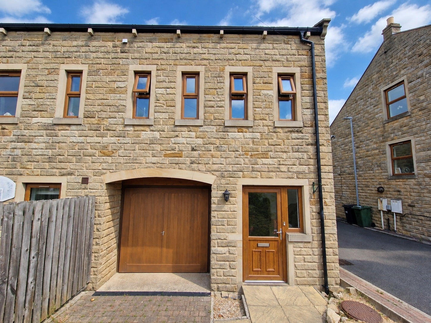 House Long Lane in Holme Valley
