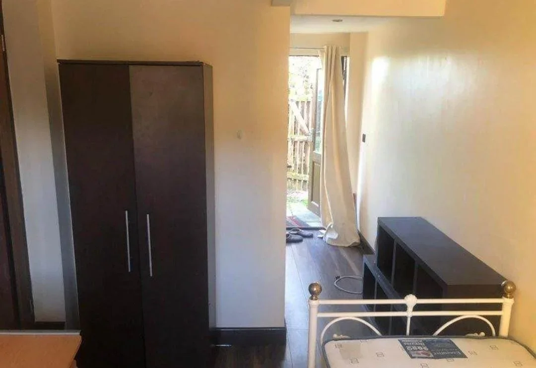 Room Deerhurst Close in Greater London