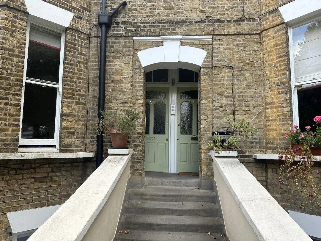 Flat Cintra Park in Greater London