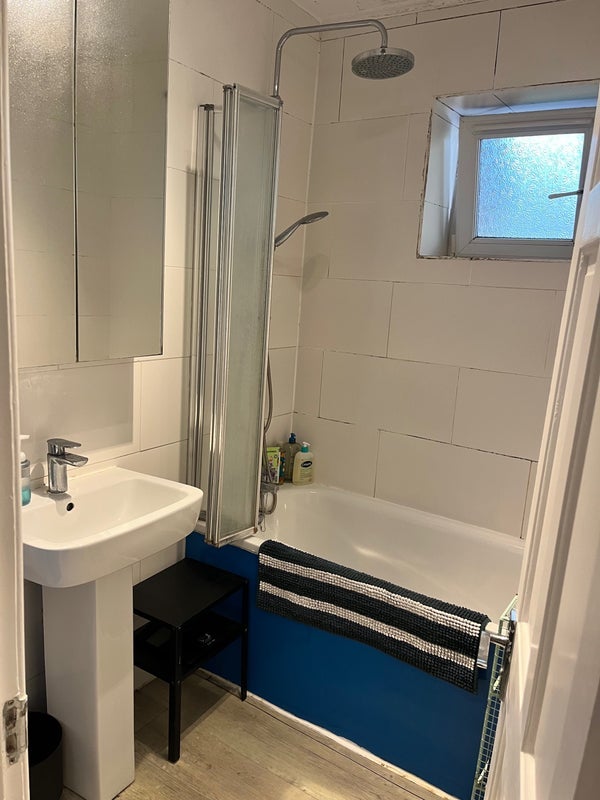 Room Flora Gardens in Greater London