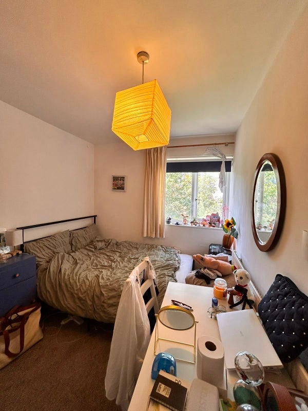 Room Flora Gardens in Greater London