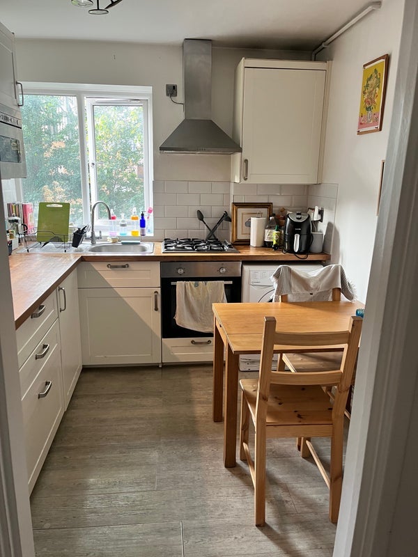 Room Flora Gardens in Greater London