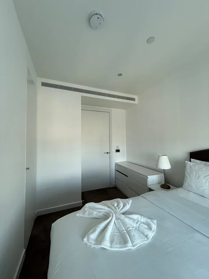 Flat Wyvil Road in Greater London