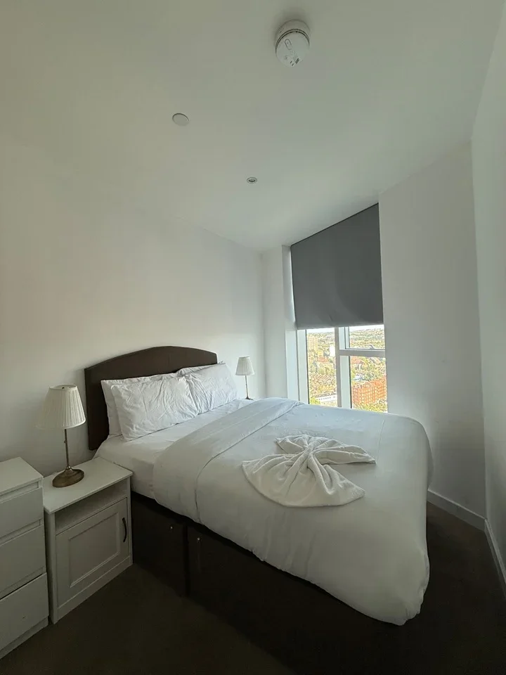 Flat Wyvil Road in Greater London