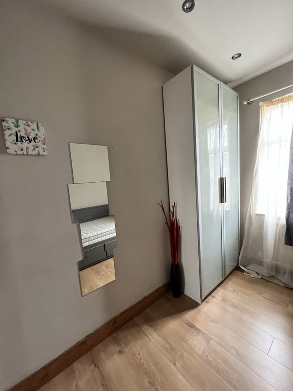 Room Huxley Place in Greater London