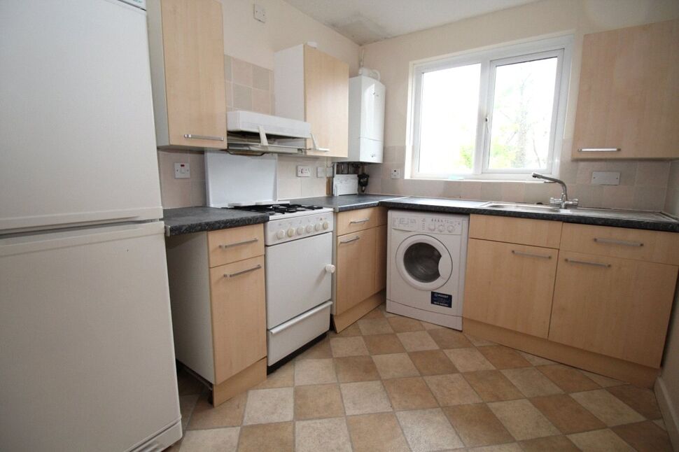 Flat Loudon Way in Ashford
