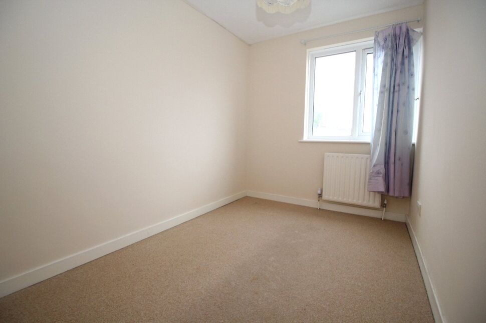 Flat Loudon Way in Ashford