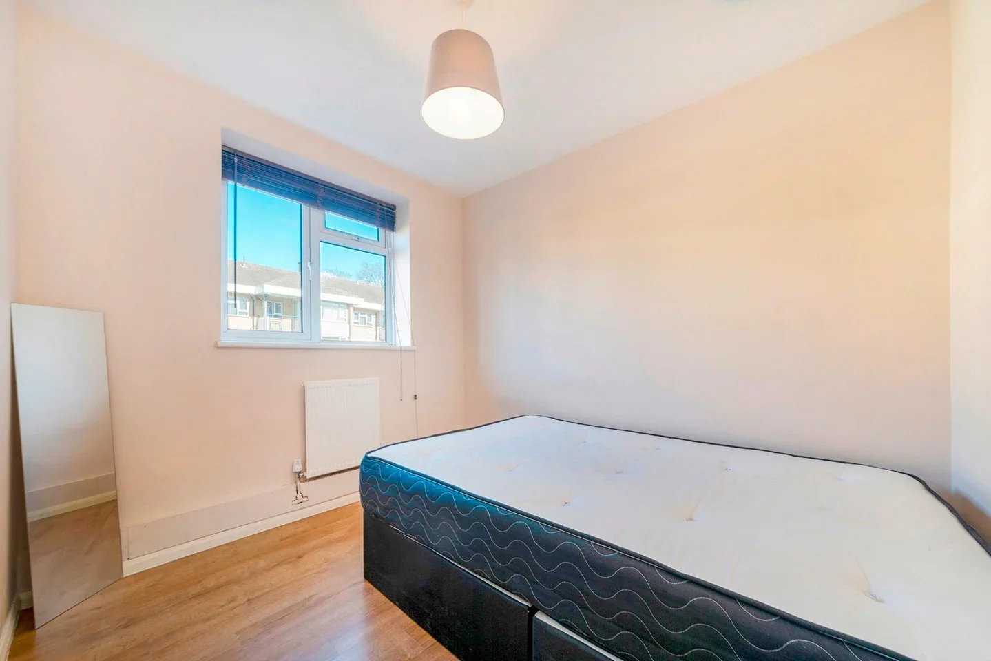 Flat Smithwood Close in Greater London