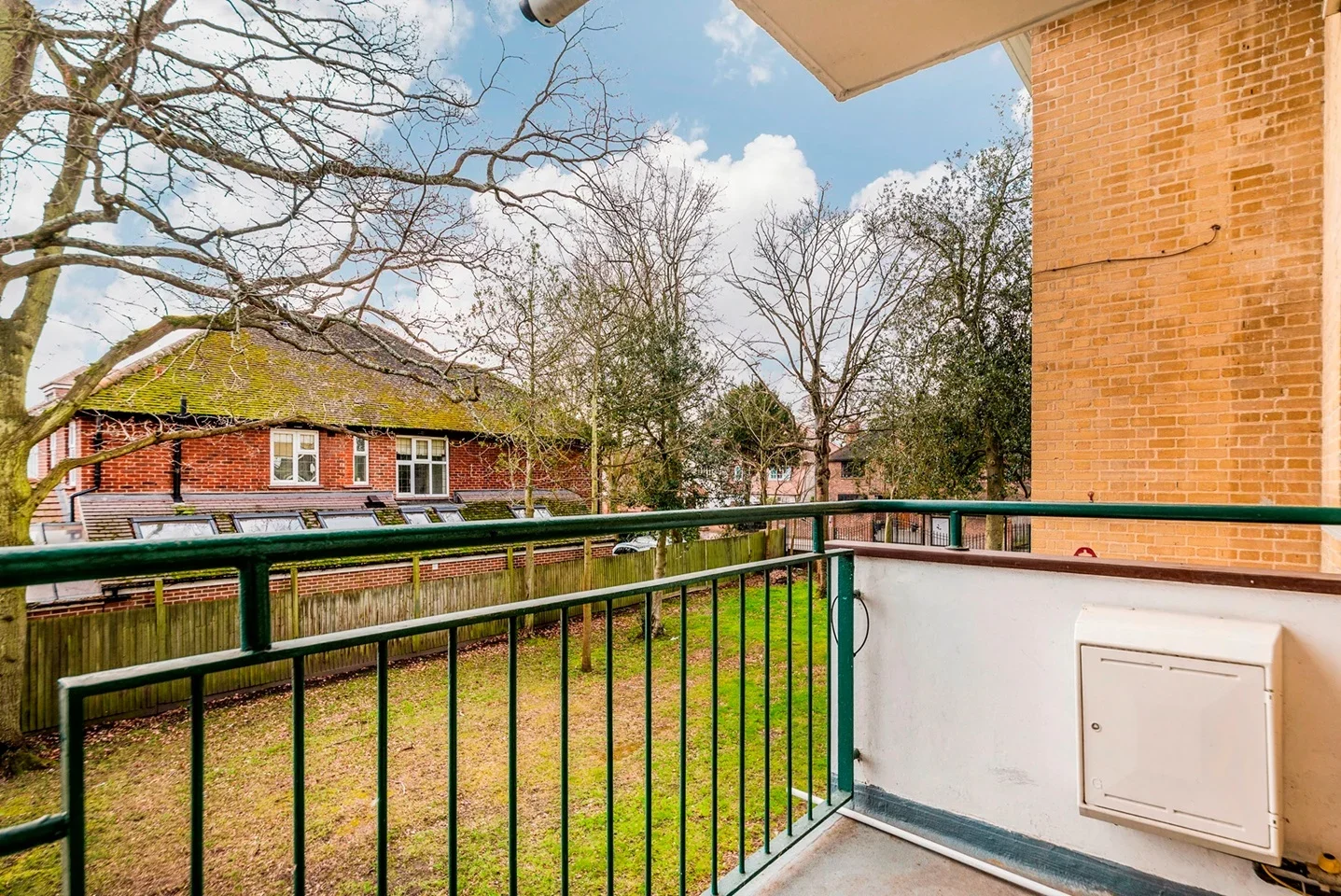 Flat Smithwood Close in Greater London