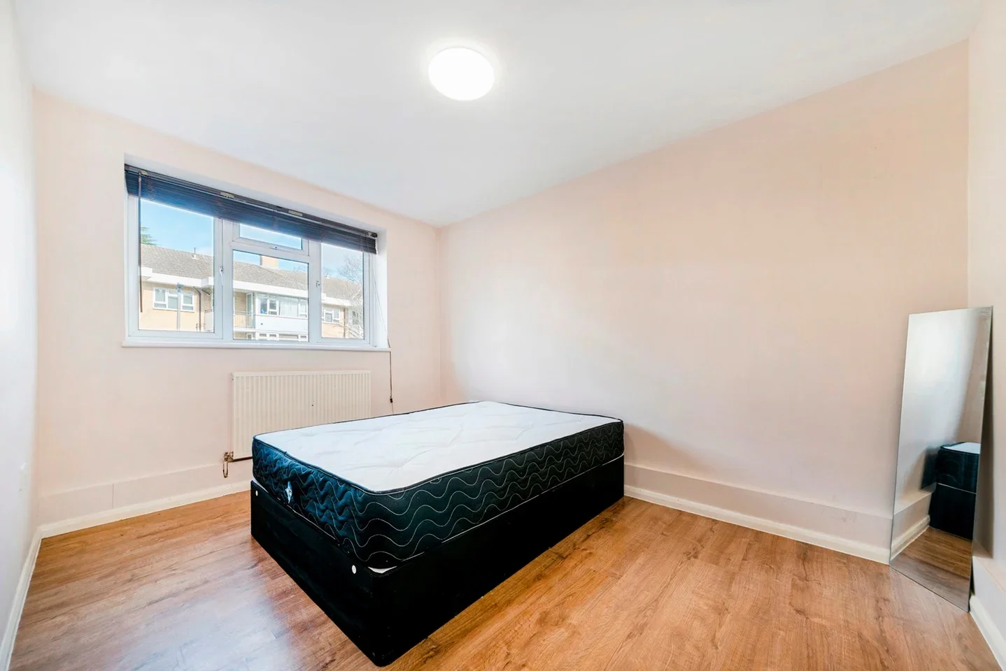 Flat Smithwood Close in Greater London