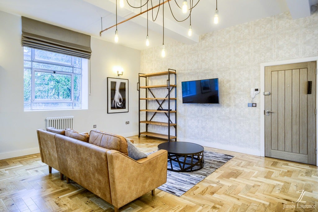 Flat Great Charles Street Queensway in Birmingham