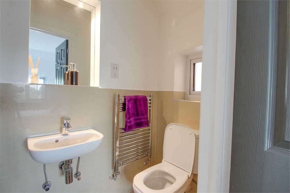 Room High Street in Slough