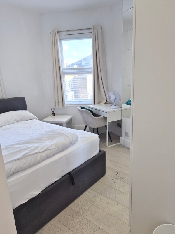 Room Bravington Place in City of Westminster