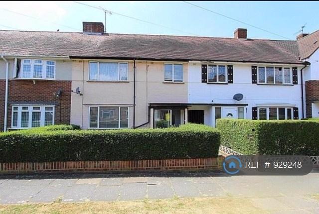 House Bournemead Avenue in Greater London