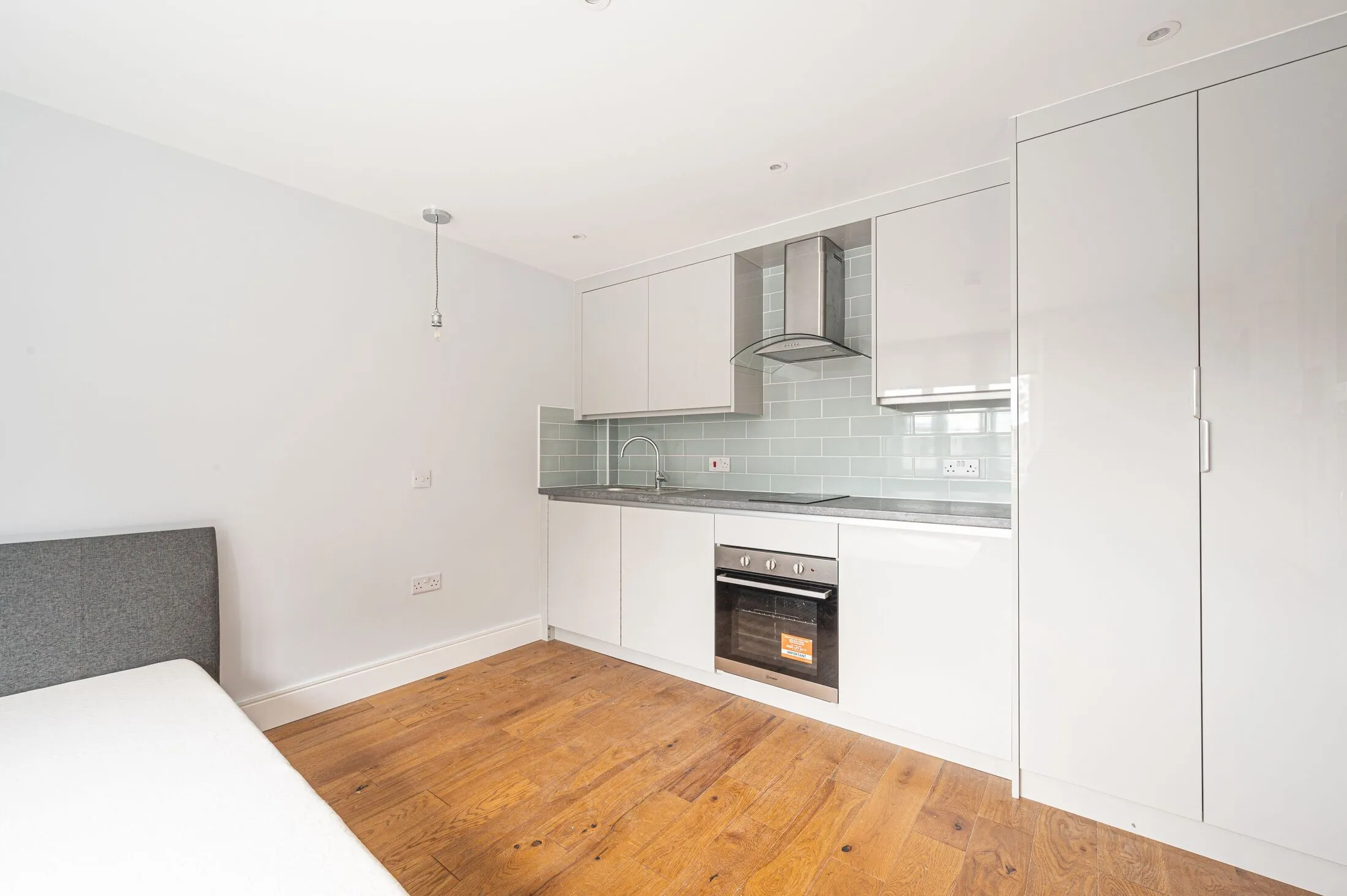 Flat Oldfield Lane North in Greater London
