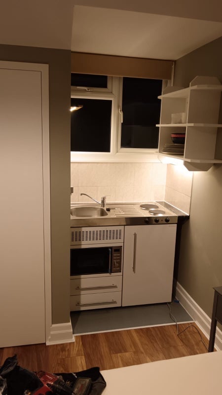 Room Haydons Road in Greater London