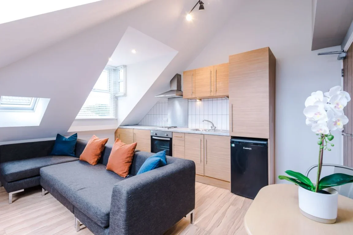 Flat Jesmond Road in Newcastle upon Tyne