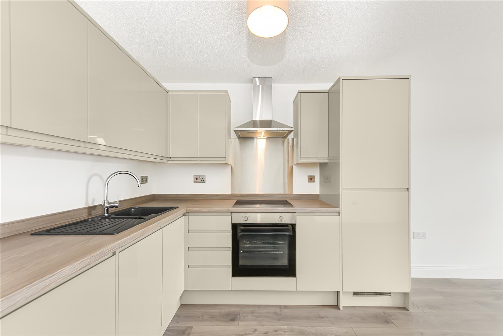 Flat Fosters Close in Greater London