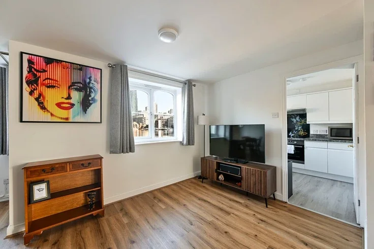 Flat Wheat Sheaf Close in Greater London