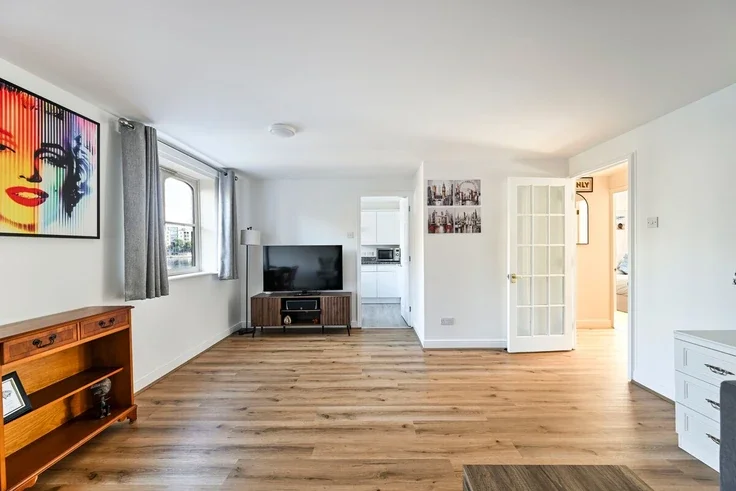 Flat Wheat Sheaf Close in Greater London