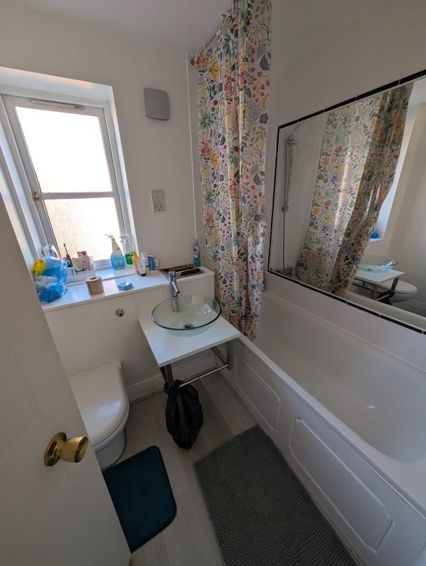 Room Rotherhithe Street in Greater London