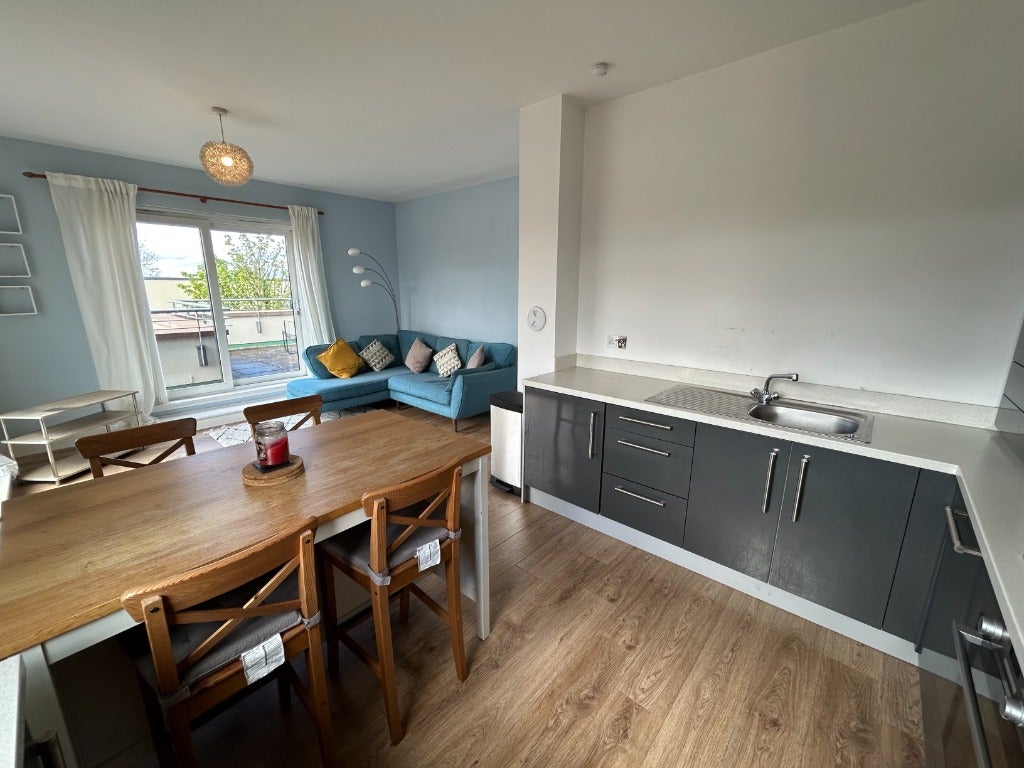 Flat Pinkhill Park in City of Edinburgh