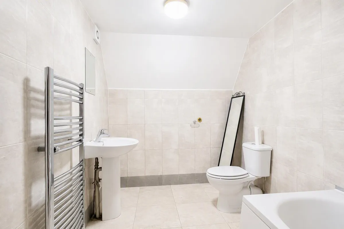 Flat Longley Road in Greater London