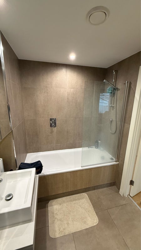 Room Exhibition Way in Greater London