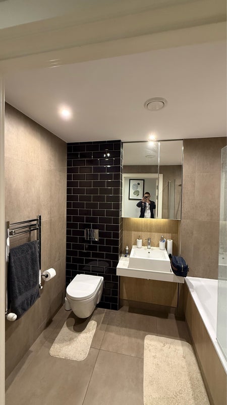 Room Exhibition Way in Greater London