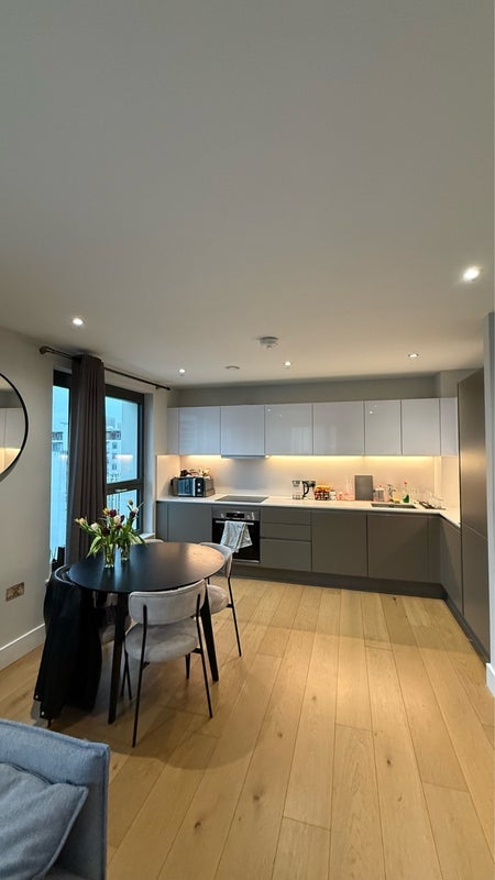 Room Exhibition Way in Greater London