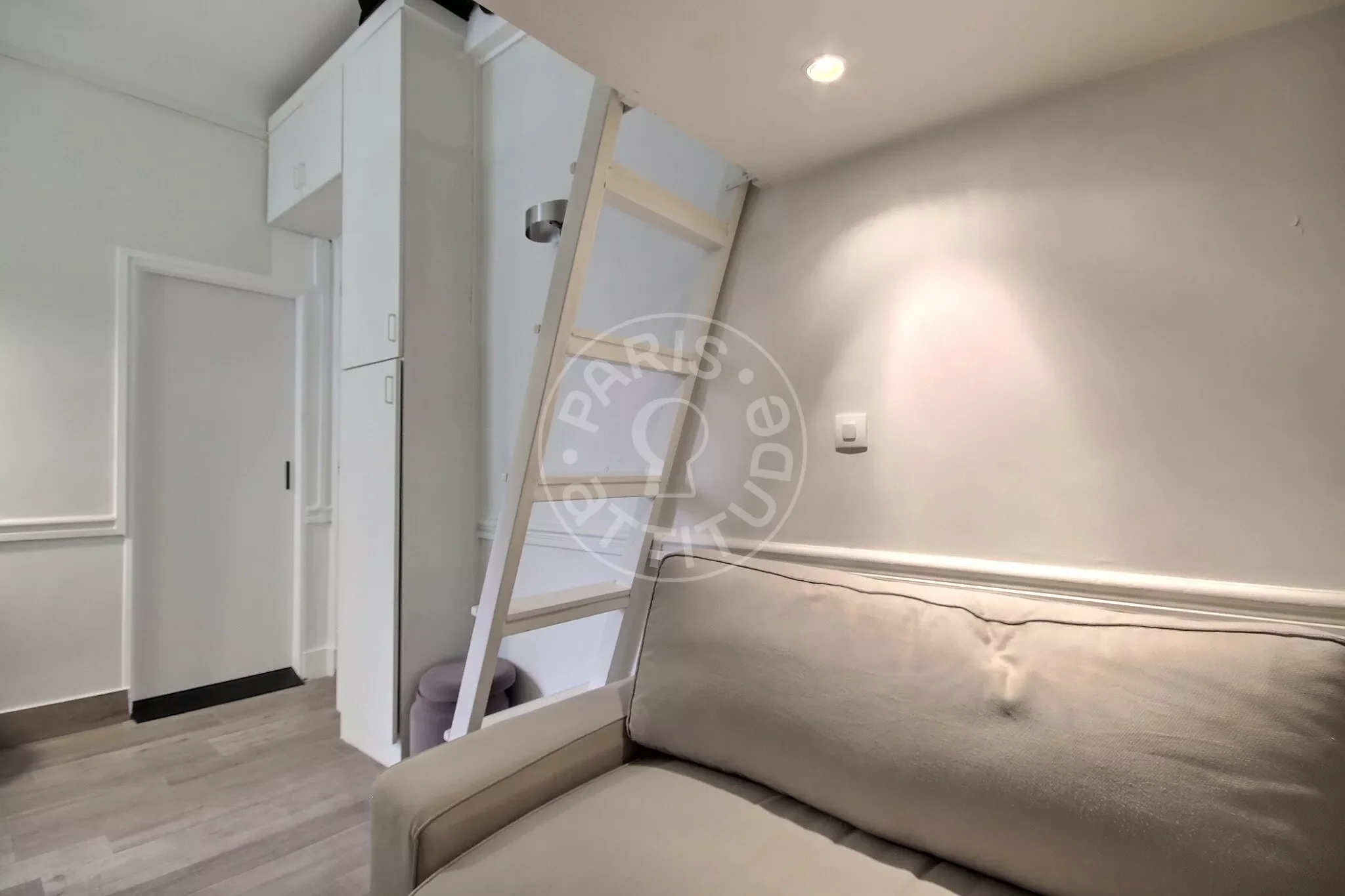 Flat Rue des Acacias in Paris