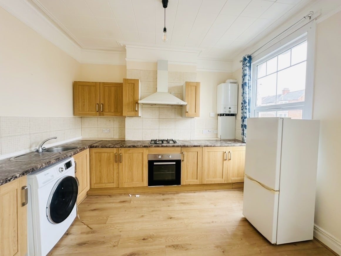 Flat Seaforth Avenue in Greater London