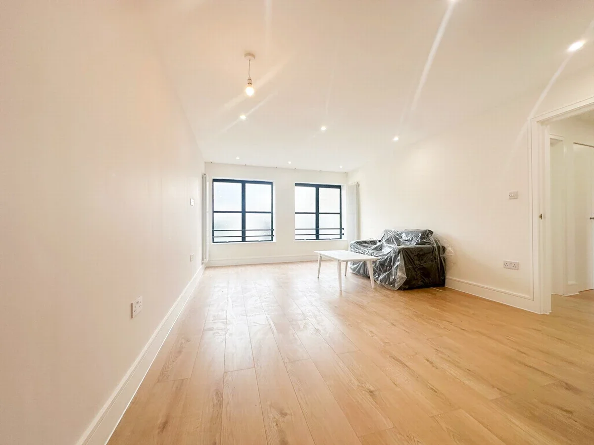 Flat Millers Terrace in Greater London