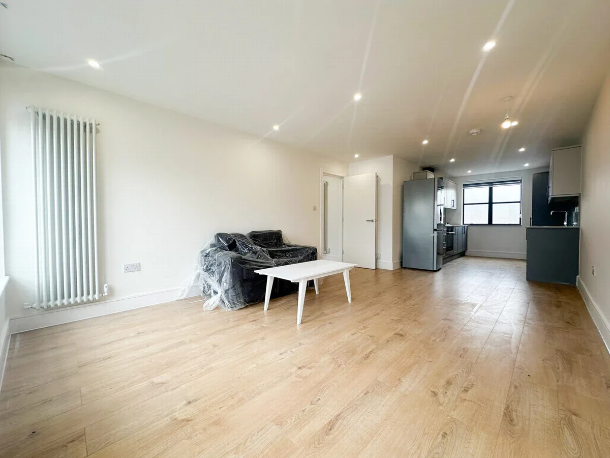 Flat Millers Terrace in Greater London