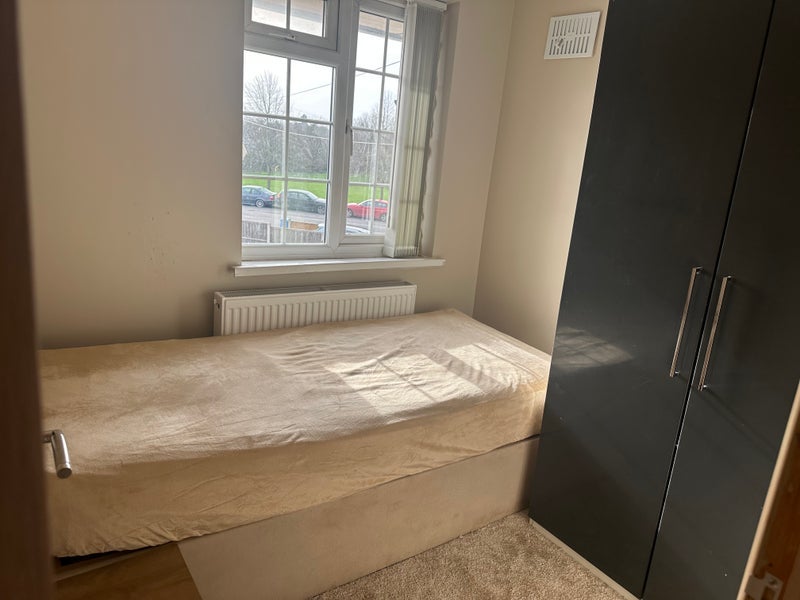 Flat Laggan Road in Maidenhead