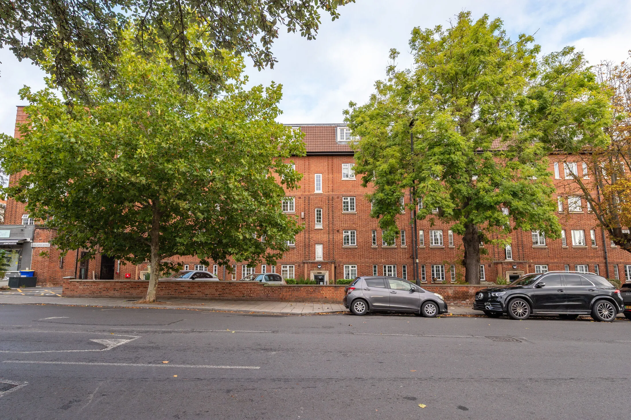 Flat Lancaster Avenue in Greater London