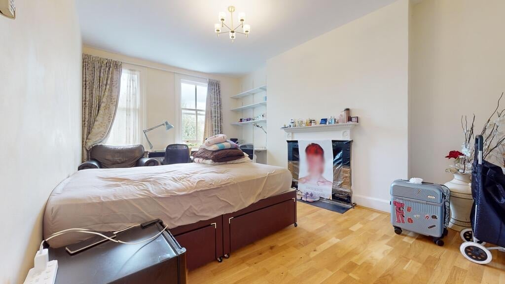 Flat Philbeach Gardens in Greater London