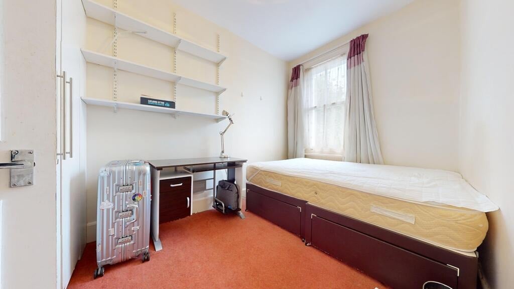 Flat Philbeach Gardens in Greater London