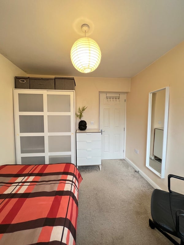 Room Gilmore Road in Greater London