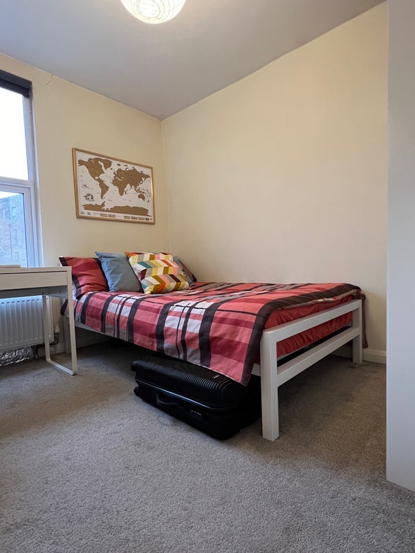 Room Gilmore Road in Greater London