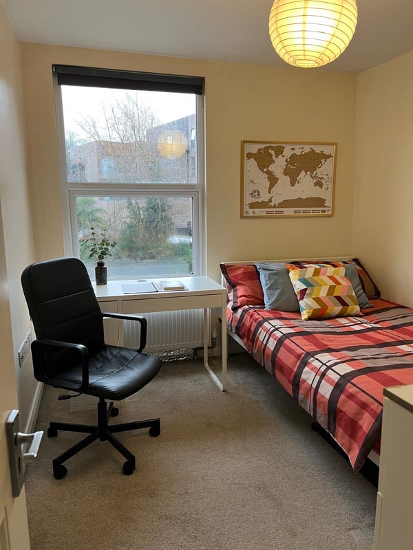 Room Gilmore Road in Greater London