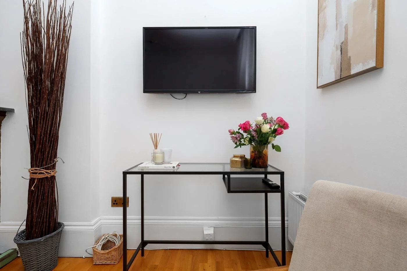 Flat Cheniston Gardens in Greater London