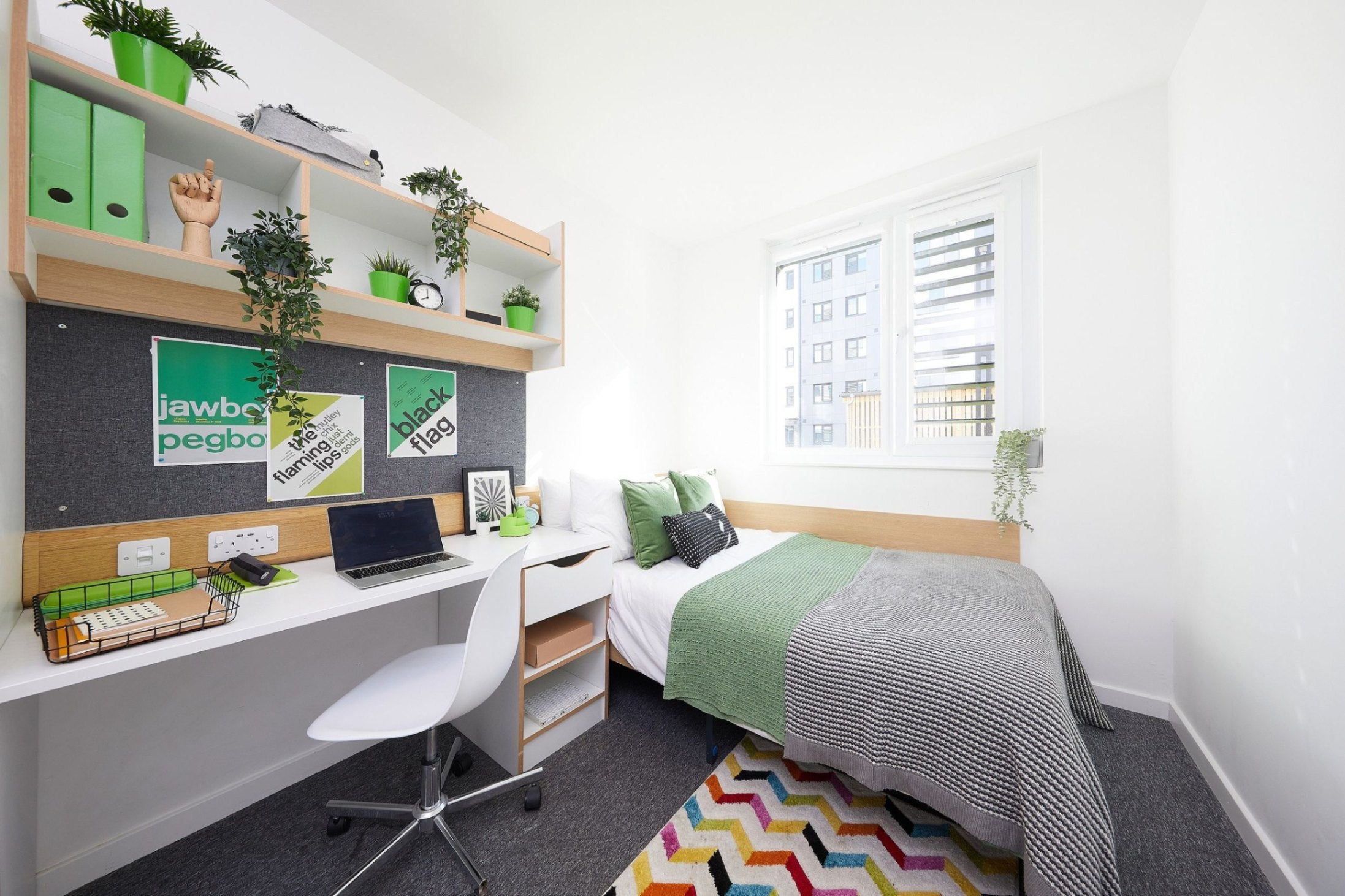 Room Capon Road in Colchester