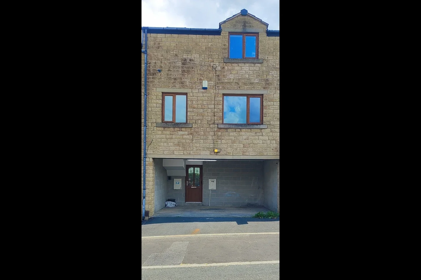 House Sandhall Green in Calderdale