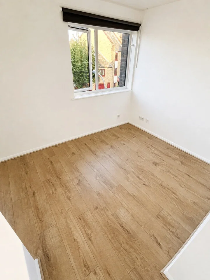 Flat Bywater Place in Greater London