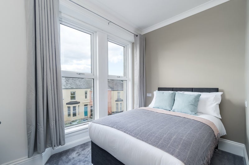 Room Furzehill Road in Plymouth